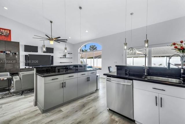 19411 NW 2nd St, Pembroke Pines, FL 33029