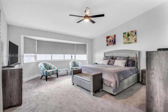 19411 NW 2nd St, Pembroke Pines, FL 33029