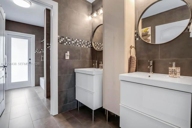 19411 NW 2nd St, Pembroke Pines, FL 33029