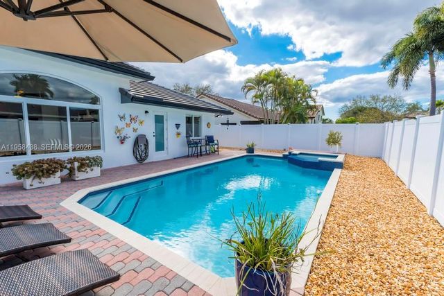 19411 NW 2nd St, Pembroke Pines, FL 33029