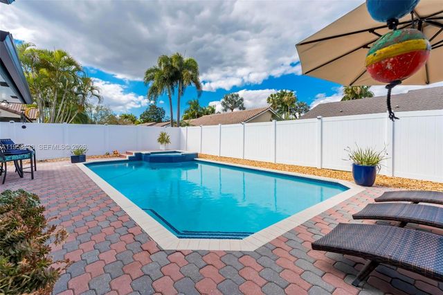 19411 NW 2nd St, Pembroke Pines, FL 33029