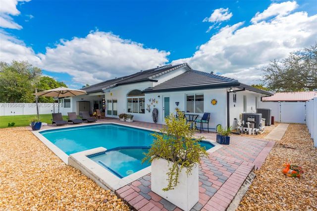 19411 NW 2nd St, Pembroke Pines, FL 33029