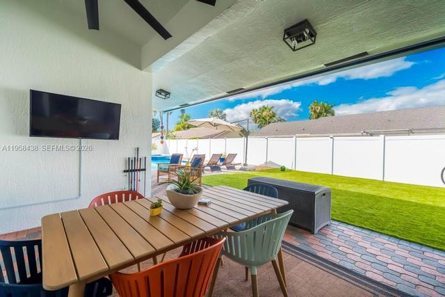 19411 NW 2nd St, Pembroke Pines, FL 33029