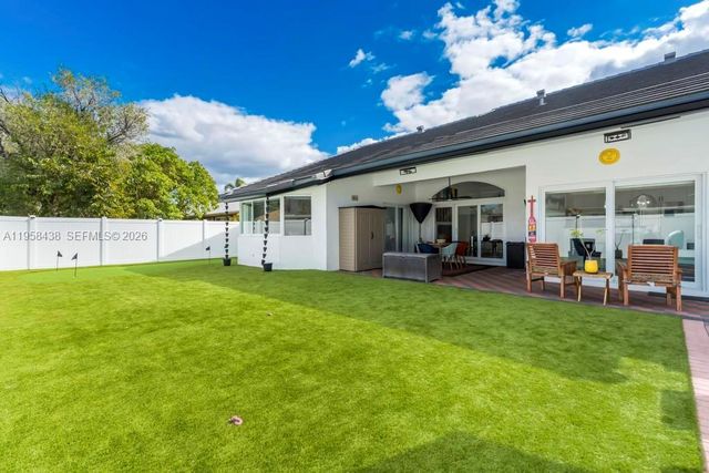 19411 NW 2nd St, Pembroke Pines, FL 33029