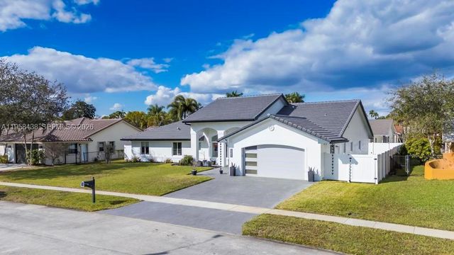 19411 NW 2nd St, Pembroke Pines, FL 33029