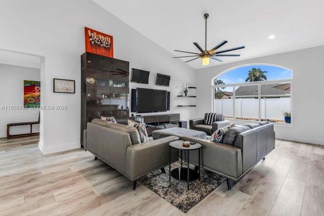 19411 NW 2nd St, Pembroke Pines, FL 33029