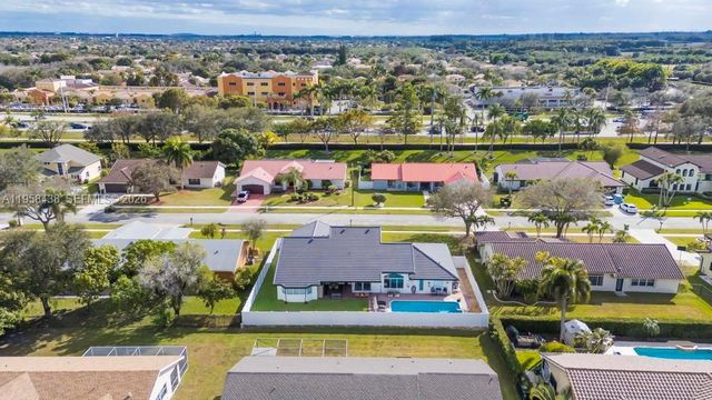 19411 NW 2nd St, Pembroke Pines, FL 33029