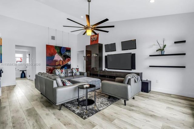 19411 NW 2nd St, Pembroke Pines, FL 33029