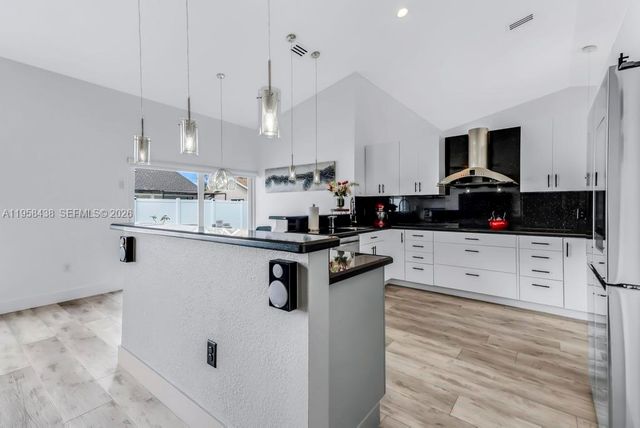 19411 NW 2nd St, Pembroke Pines, FL 33029