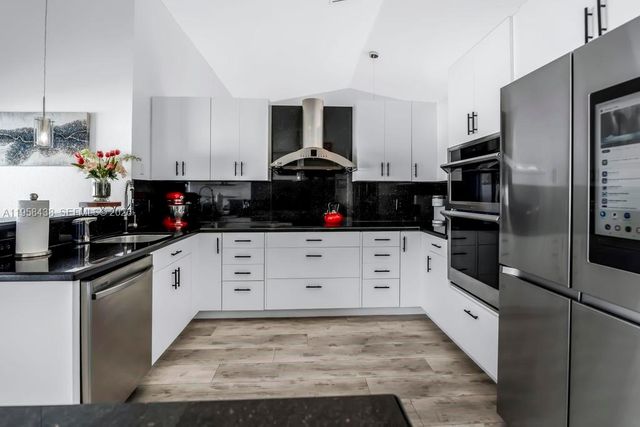 19411 NW 2nd St, Pembroke Pines, FL 33029