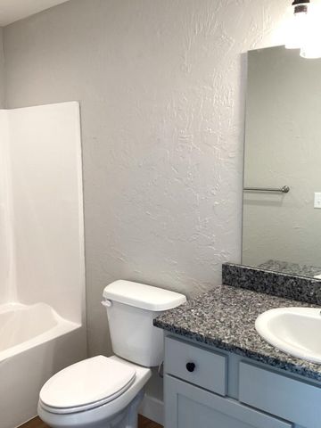 3760 W Riley Street, Bolivar, MO 65613