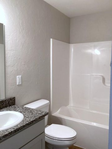 3760 W Riley Street, Bolivar, MO 65613