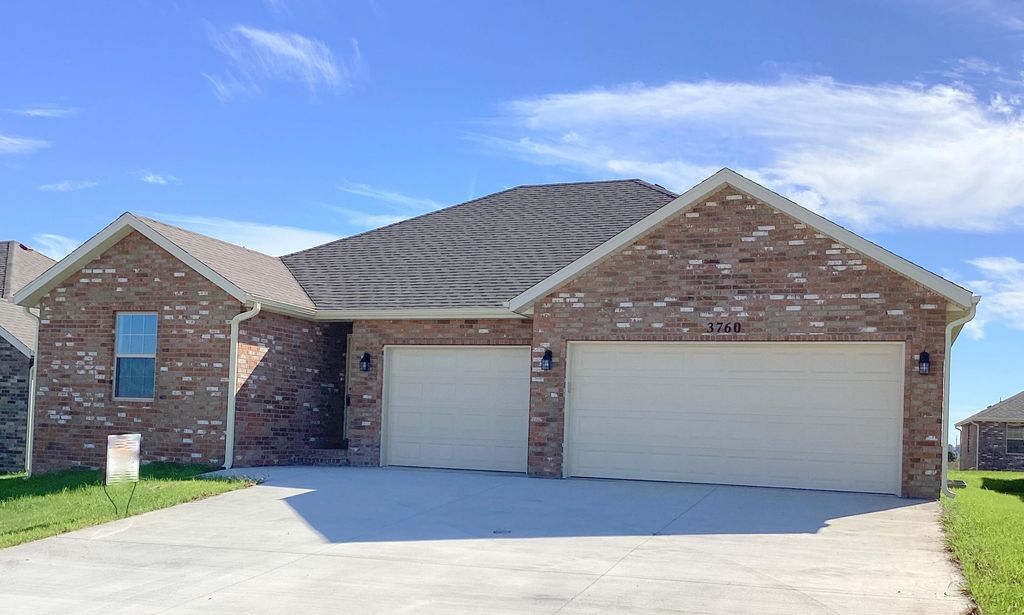 3760 W Riley Street, Bolivar, MO 65613