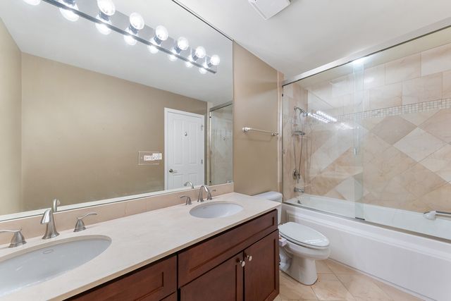 2411 N 75th Avenue, Elmwood Park, IL 60707