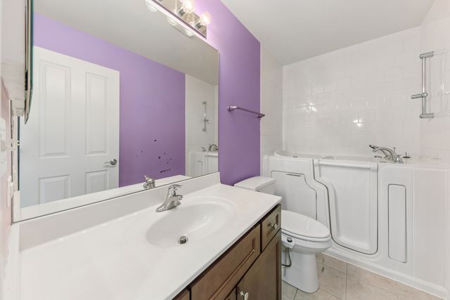 2411 N 75th Avenue, Elmwood Park, IL 60707