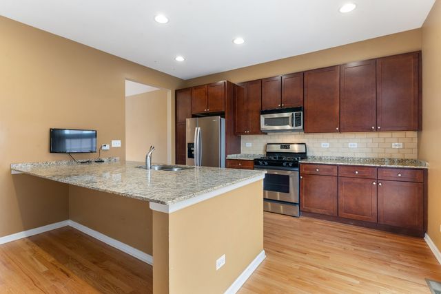 2411 N 75th Avenue, Elmwood Park, IL 60707