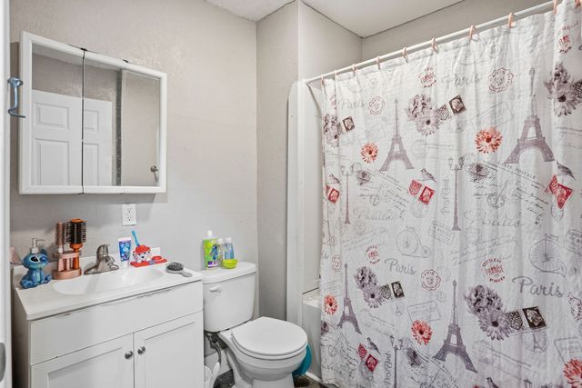 327 E 11th Street, Davenport, IA 52803
