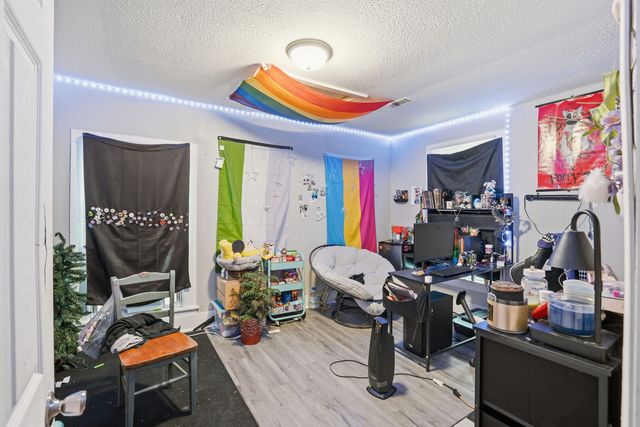 327 E 11th Street, Davenport, IA 52803
