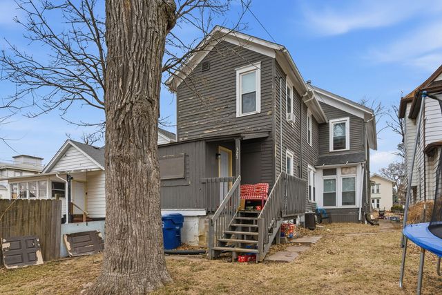 327 E 11th Street, Davenport, IA 52803