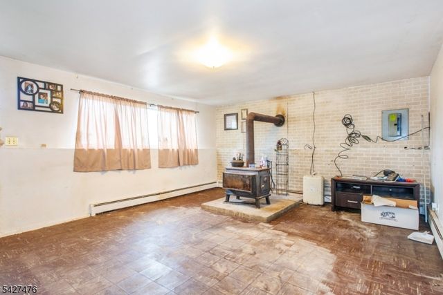 32 Madison Dr, Ogdensburg Boro, NJ 07439