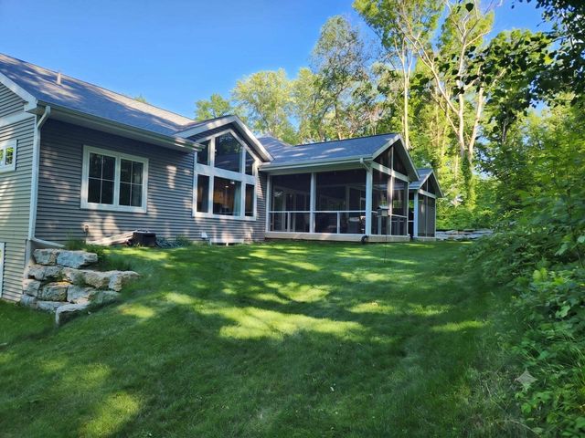 S7683 Lucille Lane, Merrimac, WI 53561