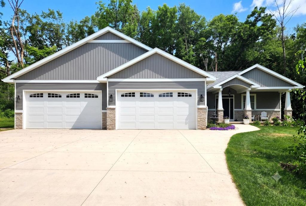 S7683 Lucille Lane, Merrimac, WI 53561