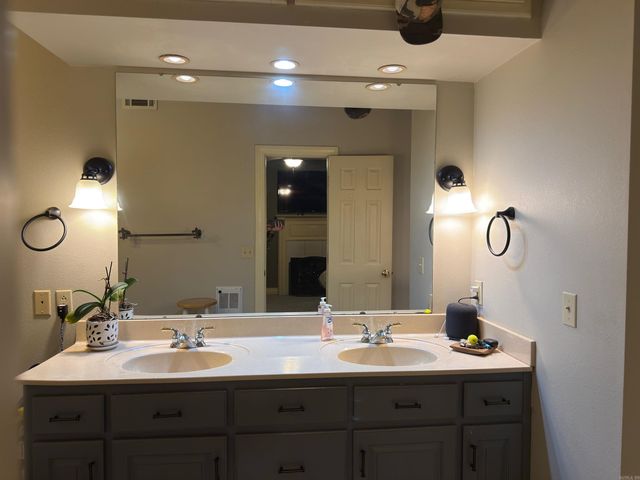 7 Colony Cove, White Hall, AR 71602