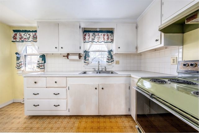 15 Yenom, Dennis, MA 02660