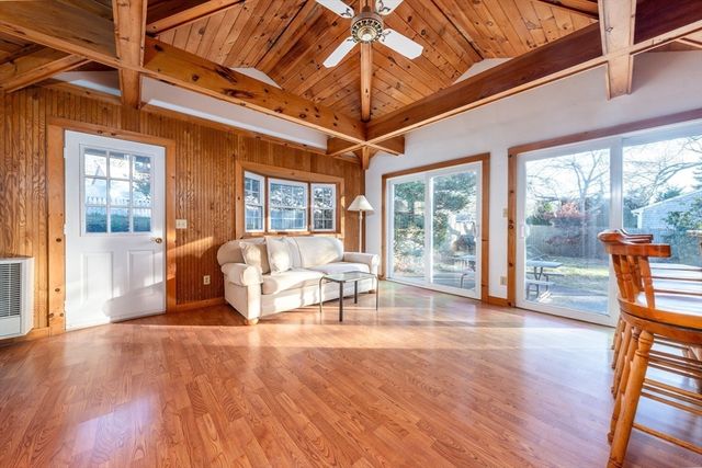 15 Yenom, Dennis, MA 02660