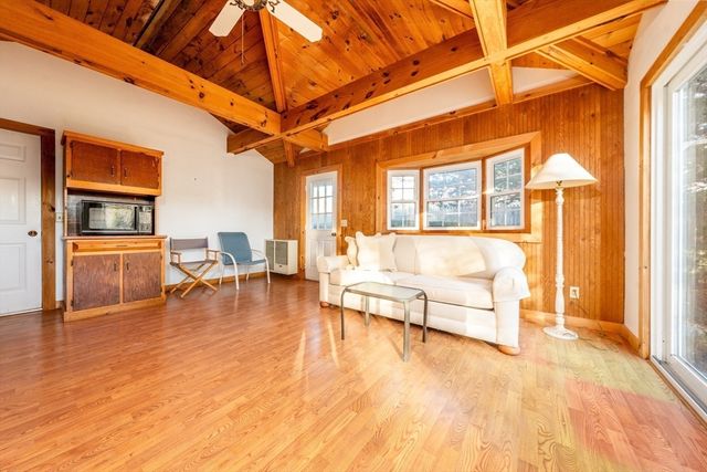 15 Yenom, Dennis, MA 02660