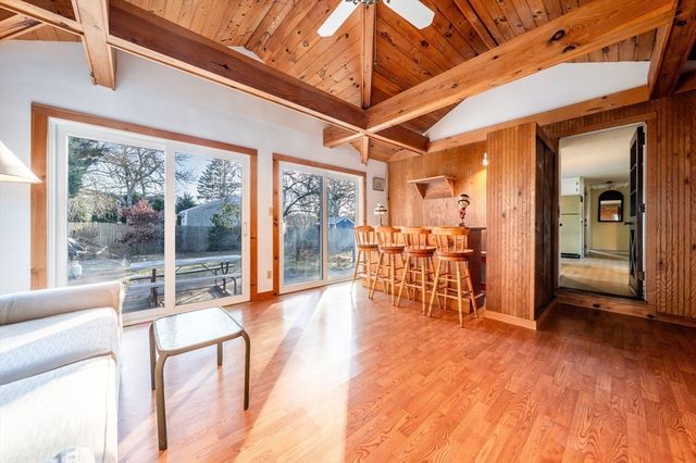 15 Yenom, Dennis, MA 02660