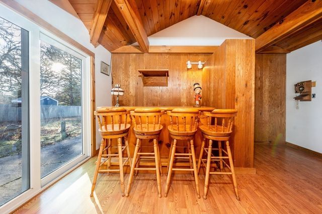 15 Yenom, Dennis, MA 02660