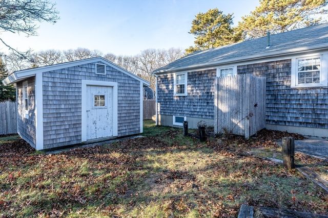 15 Yenom, Dennis, MA 02660
