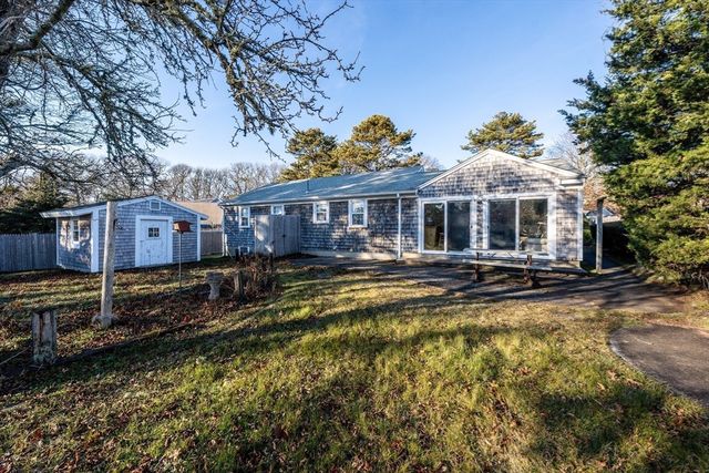 15 Yenom, Dennis, MA 02660