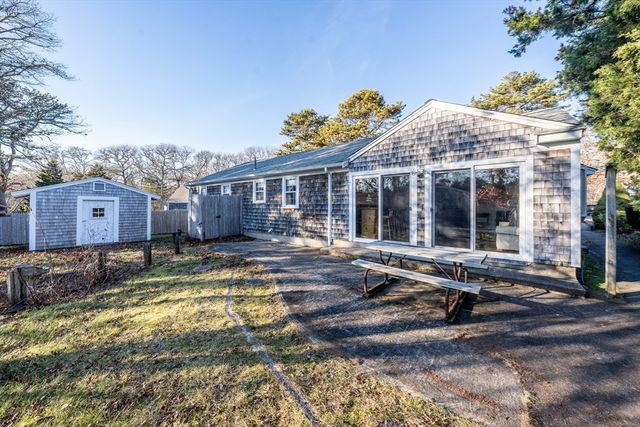 15 Yenom, Dennis, MA 02660