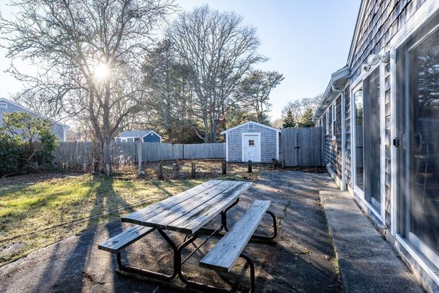 15 Yenom, Dennis, MA 02660