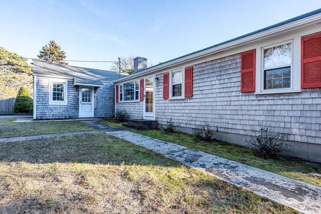 15 Yenom, Dennis, MA 02660