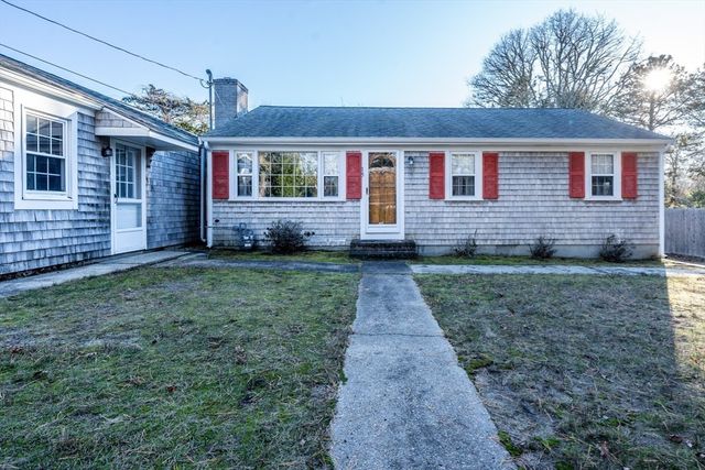 15 Yenom, Dennis, MA 02660