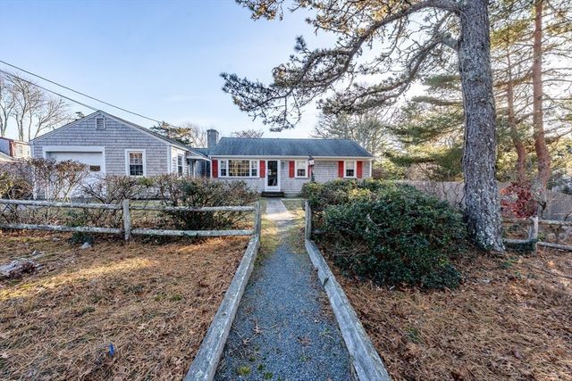 15 Yenom, Dennis, MA 02660