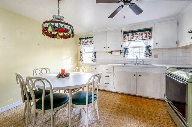 15 Yenom, Dennis, MA 02660