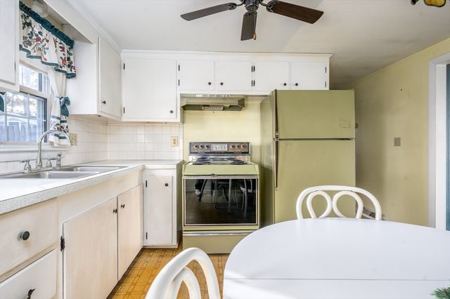 15 Yenom, Dennis, MA 02660