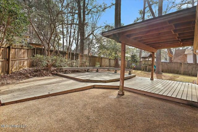 1507 Northlake Circle, Jackson, MS 39211