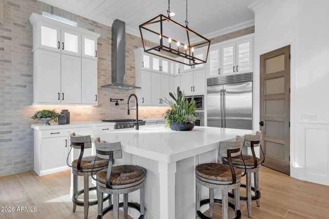 1070 E PEACH TREE Drive, Chandler, AZ 85249