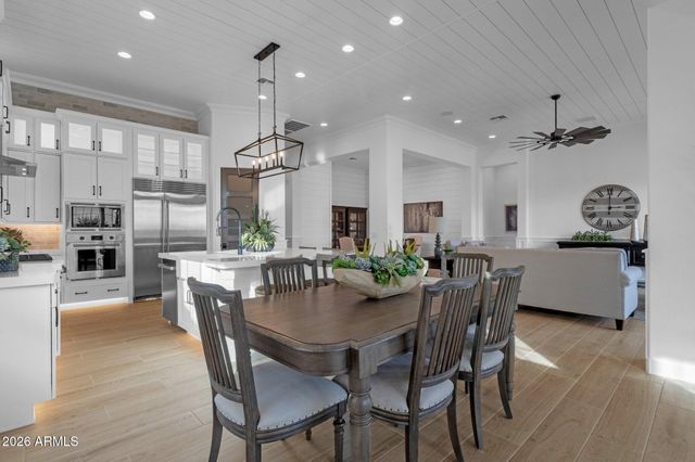 1070 E PEACH TREE Drive, Chandler, AZ 85249