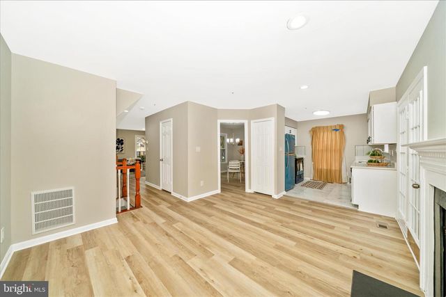 8648 FOUNTAIN VALLEY DR, Montgomery Village, MD 20886