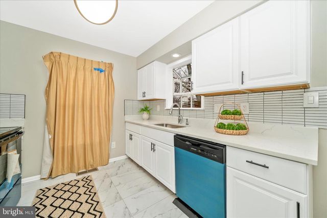 8648 FOUNTAIN VALLEY DR, Montgomery Village, MD 20886