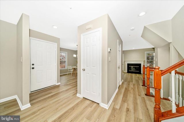 8648 FOUNTAIN VALLEY DR, Montgomery Village, MD 20886