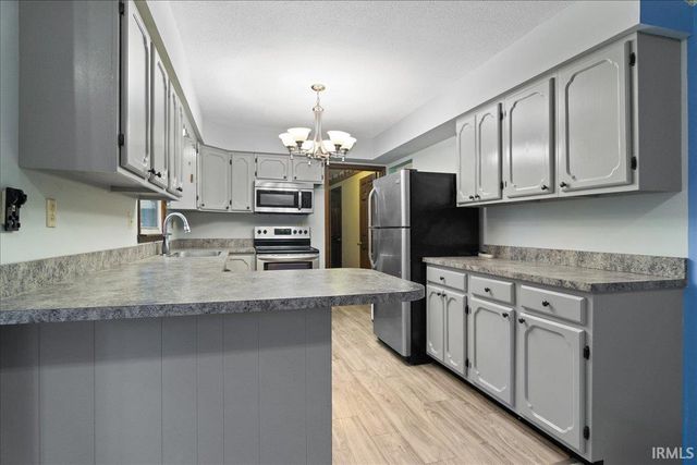 201 S Broadview Circle, Princeton, IN 47670