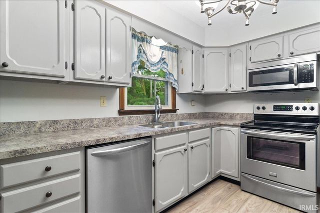 201 S Broadview Circle, Princeton, IN 47670