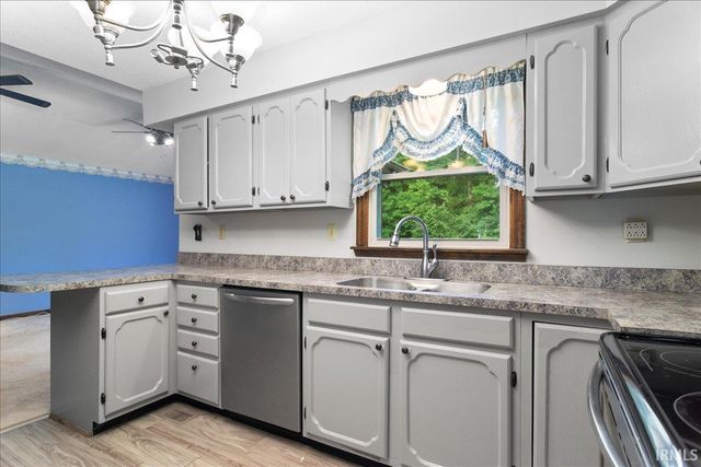 201 S Broadview Circle, Princeton, IN 47670